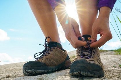 Guide to choosing the right walking shoes راهنمای انتخاب کفش مناسب پیاده روی